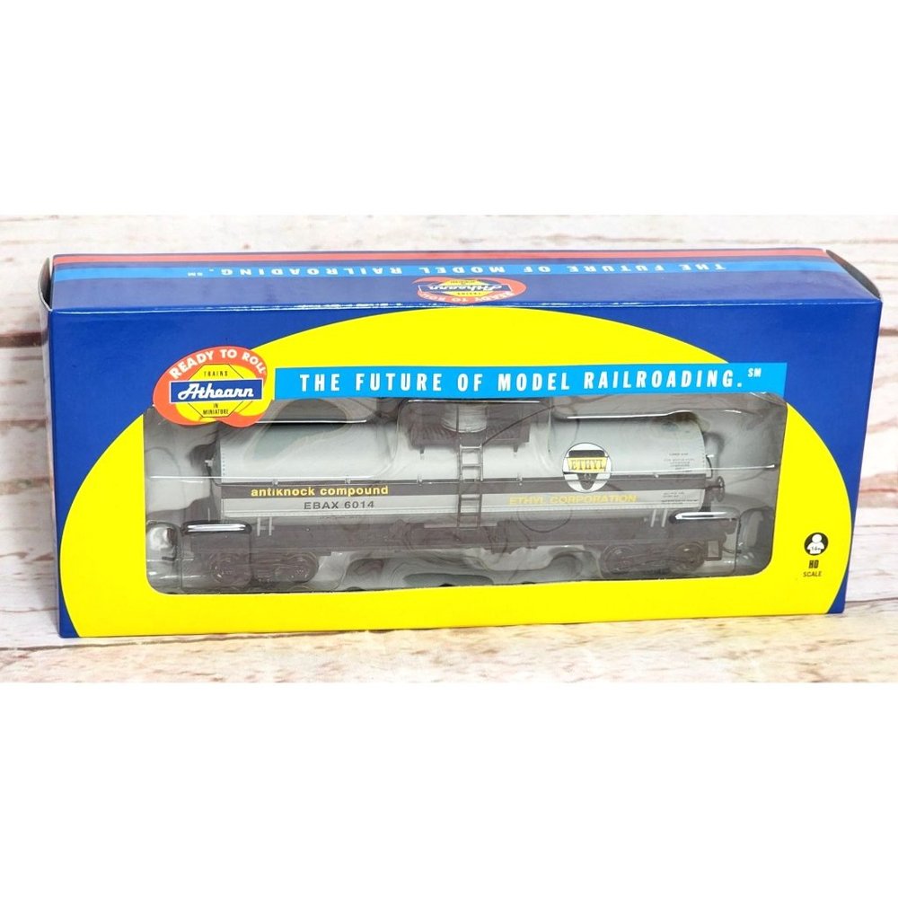 Athearn Ready-To-Roll Miniature Ethyl Corp. Chemical Tank Car Model Train